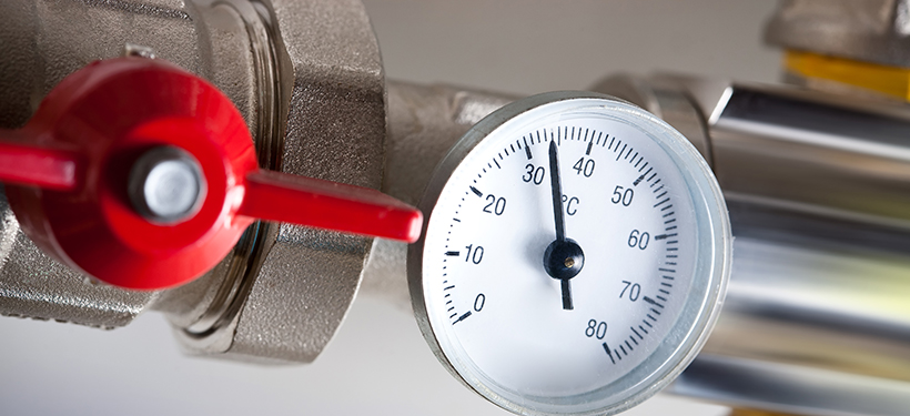 Thermometer an Heizungsanlage